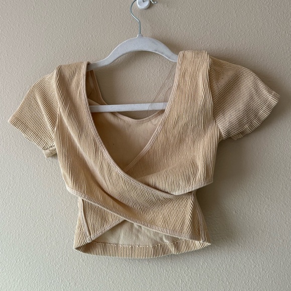 Active Basic Small/ Medium Crop Top - Picture 2 of 2